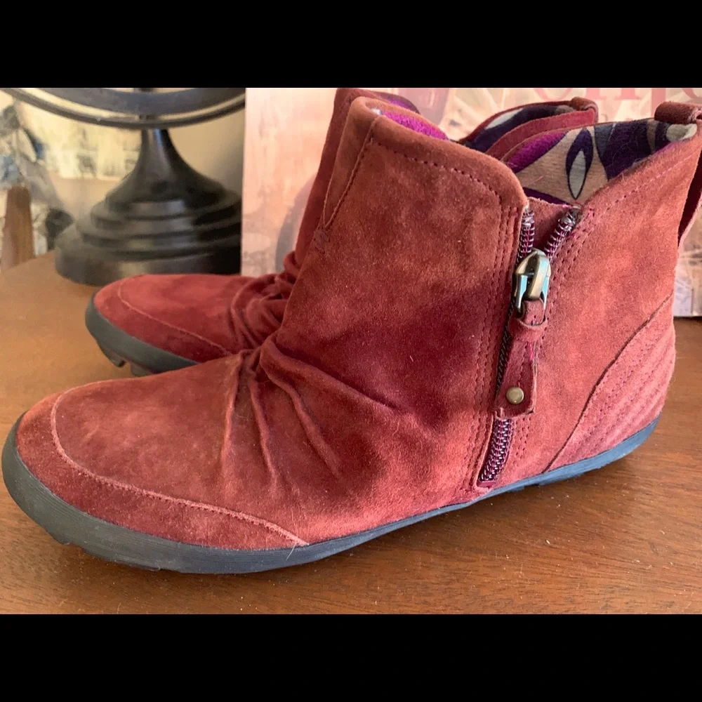 Cobb Hill Leather Ankle Booties 5.5